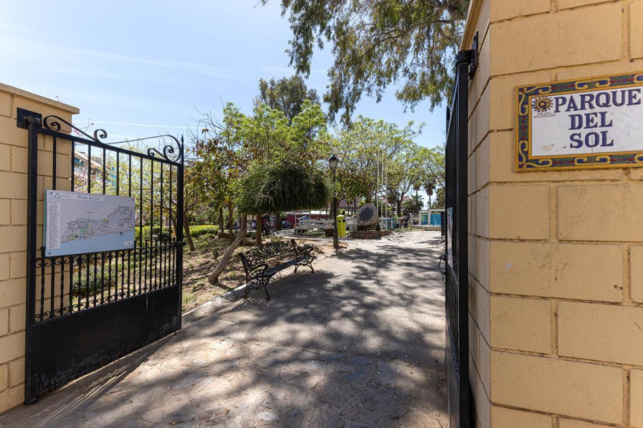 Top Floor Fuengirola Park Apartment With Parking Eksteriør billede